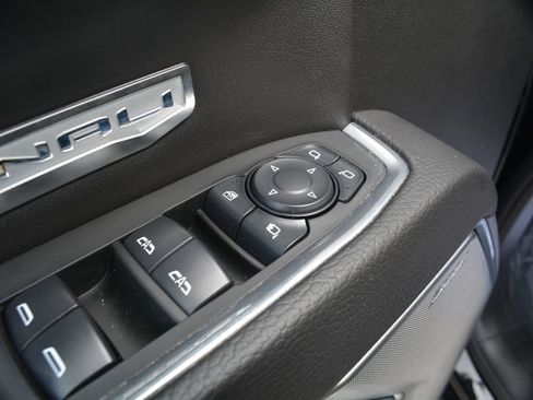 Used 2024 GMC Sierra 1500 Denali w/ Technology Package AWD/4WD image 9