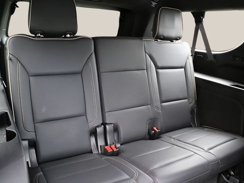 Used 2021 Chevrolet Suburban Premier w/ Premium Package RWD image 22