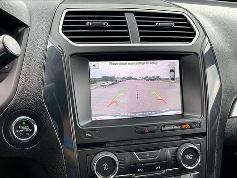 Used 2017 Ford Explorer XLT w/ Equipment Group 202A FWD image 21