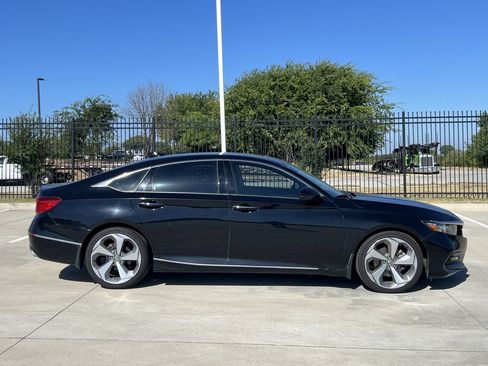 Used 2018 Honda Accord Touring image 3