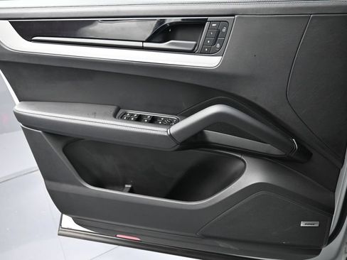 Certified 2024 Porsche Cayenne AWD/4WD image 23
