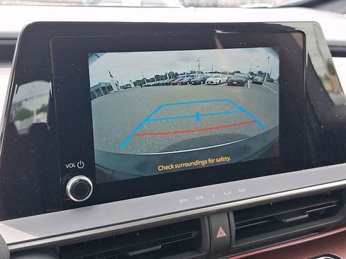 Used 2023 Toyota Prius Prime FWD image 18