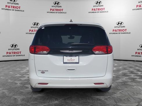Used 2023 Chrysler Voyager LX FWD image 4