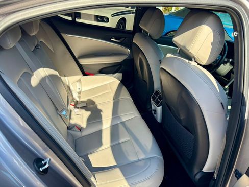 Used 2023 Genesis G70 2.0T image 15