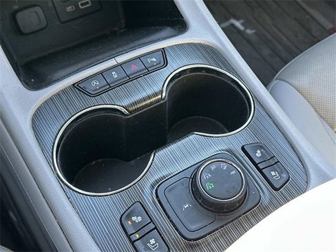 Used 2021 GMC Acadia SLT w/ Premium Package image 23