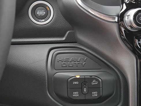 New 2026 RAM 2500 Laramie AWD/4WD image 18