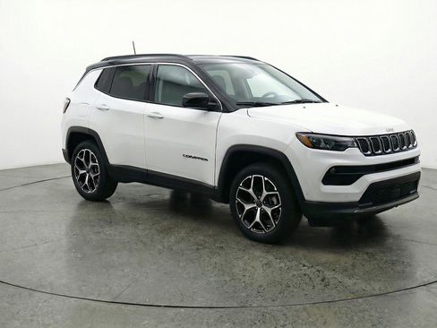 Used 2025 Jeep Compass Limited image 3