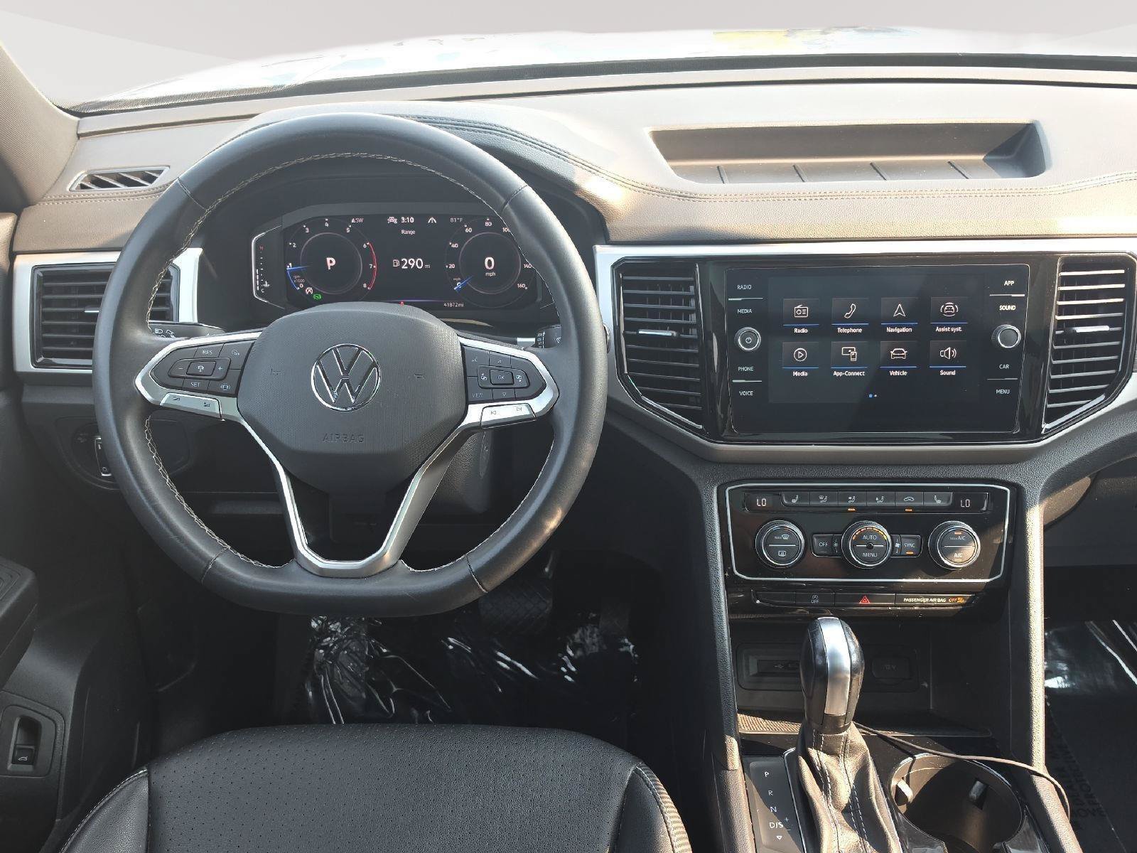 Certified 2023 Volkswagen Atlas Cross Sport SE w/ Panoramic Sunroof Package AWD/4WD image 14