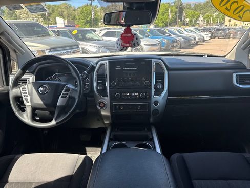 Used 2020 Nissan Titan SV w/ SV Convenience Package RWD image 16