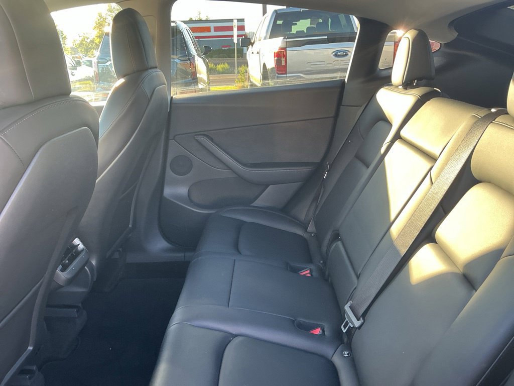 Used 2022 Tesla Model Y Long Range AWD/4WD image 18