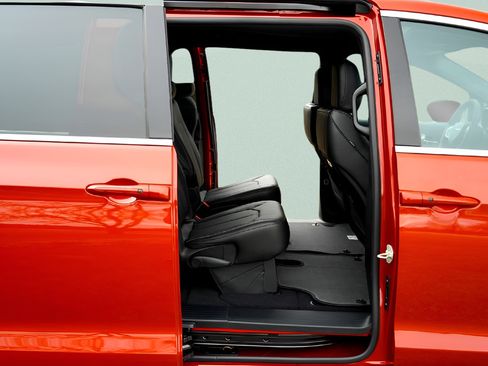 New 2026 Chrysler Pacifica Select FWD image 29