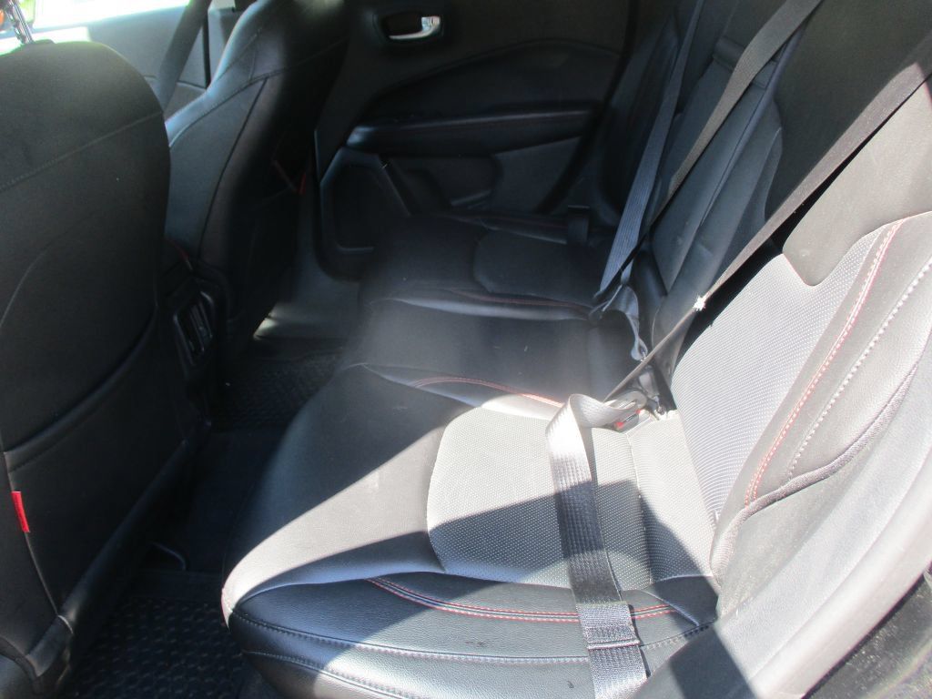 Used 2018 Jeep Compass Trailhawk w/ Leather Interior Group AWD/4WD image 10