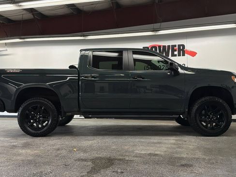 Used 2025 Chevrolet Silverado 1500 LT Trail Boss w/ Convenience Package II AWD/4WD image 2