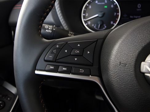 Used 2025 Nissan Sentra SR w/ SR Premium Package image 20