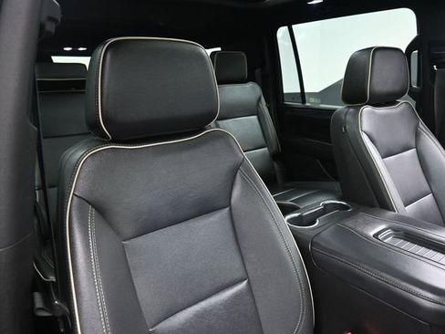 Used 2023 GMC Yukon XL SLT image 29