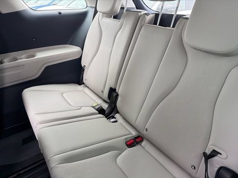 New 2026 Kia Carnival EX FWD image 8
