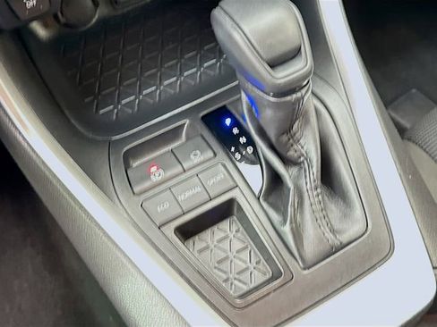 Used 2021 Toyota RAV4 LE image 16