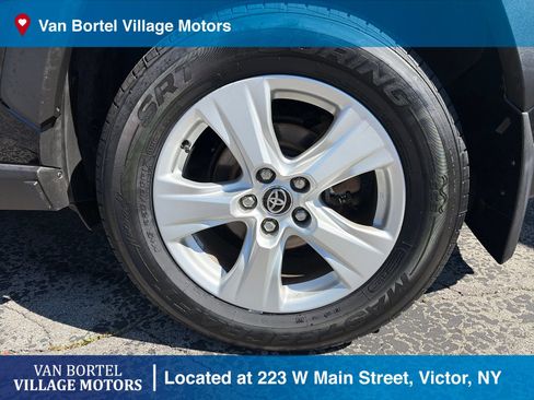 Used 2021 Toyota RAV4 XLE w/ Convenience Package AWD/4WD image 30