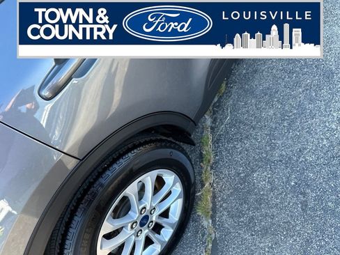 Used 2022 Ford Escape SE w/ Cold Weather Package FWD image 24