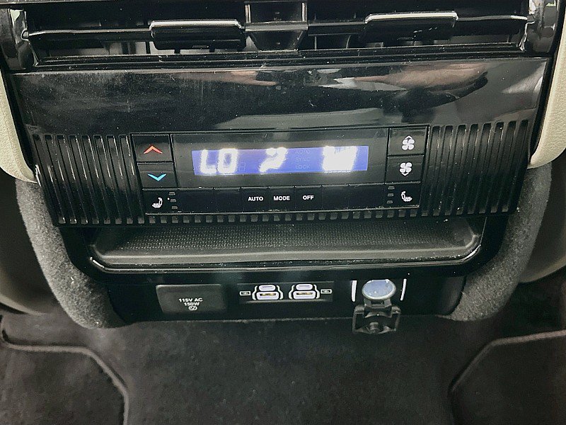 Used 2024 Jeep Wagoneer L Series III w/ Flexible Seating Group AWD/4WD image 25