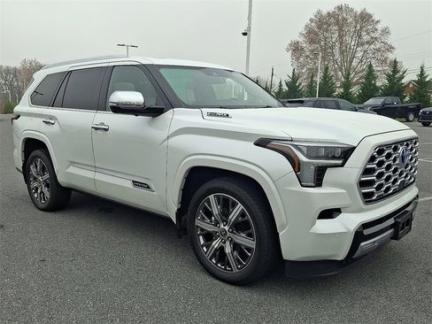 Certified 2023 Toyota Sequoia Capstone image 5