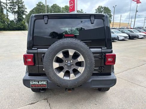 Used 2019 Jeep Wrangler Unlimited Sahara AWD/4WD image 7
