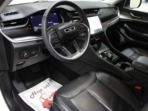 Used 2023 Jeep Grand Cherokee Limited w/ Black Appearance Package image 48