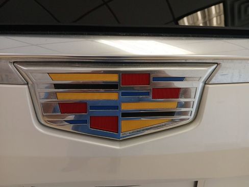 Used 2023 Cadillac Escalade Premium Luxury AWD/4WD image 30