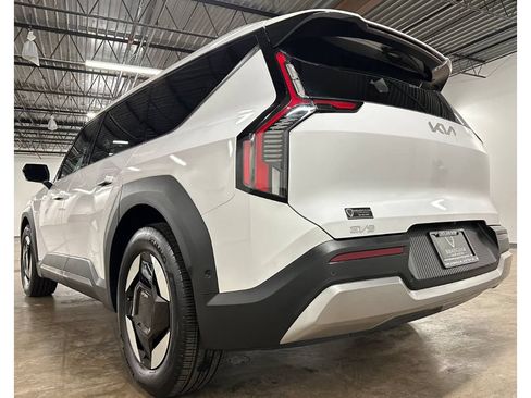Used 2026 Kia EV9 Wind AWD/4WD image 17