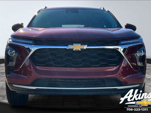 Certified 2024 Chevrolet Trax LT w/ LT Convenience Package image 2