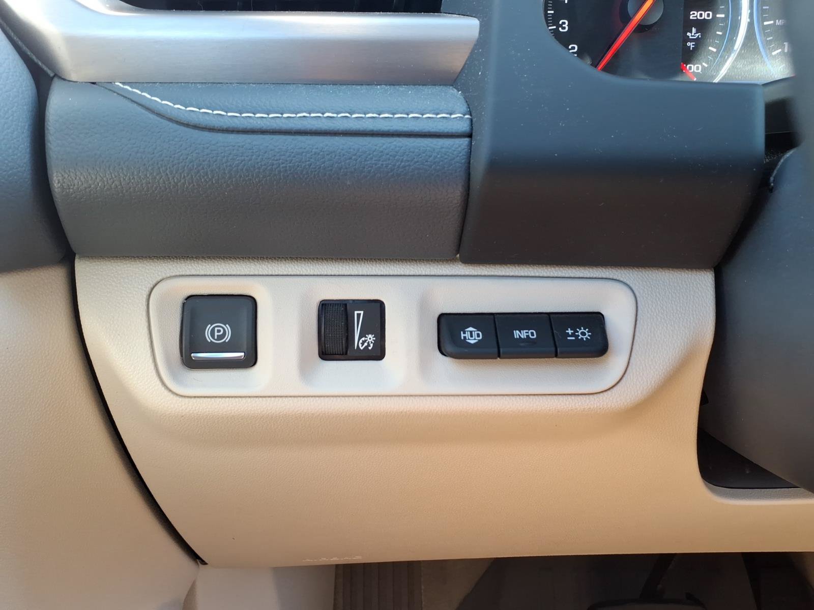 Used 2022 GMC Acadia Denali w/ Denali Ultimate Package AWD/4WD image 15