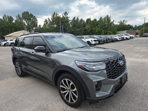 Used 2025 Ford Explorer ST-Line AWD/4WD image 5