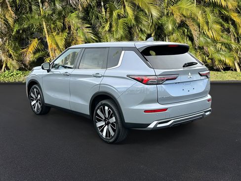 New 2026 Mitsubishi Outlander SE image 3