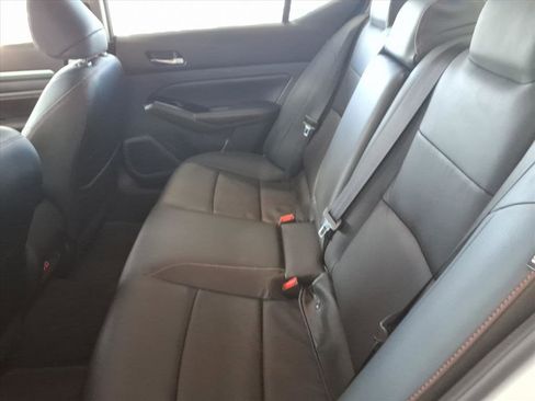 Used 2023 Nissan Altima 2.5 SR w/ SR Premium Package image 13