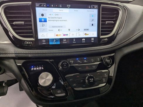 New 2025 Chrysler Pacifica Select image 20