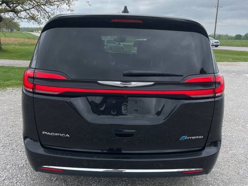 Used 2024 Chrysler Pacifica Limited FWD image 4