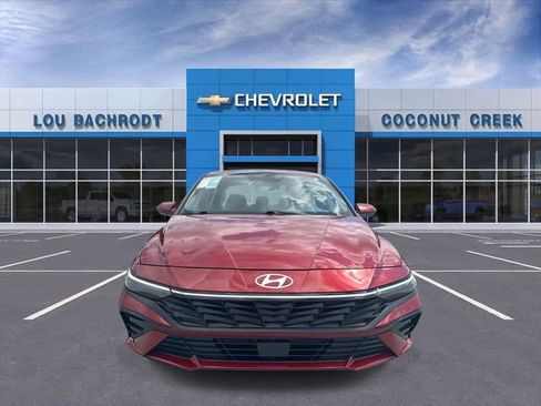 Used 2025 Hyundai Elantra SEL image 3