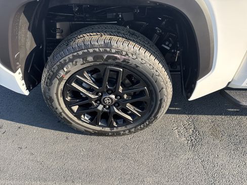 New 2026 Toyota Tundra Limited AWD/4WD image 11