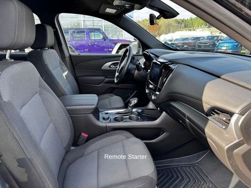 Used 2023 Chevrolet Traverse LT w/ Rear Camera Mirror Package image 8