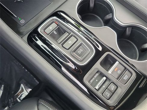 Certified 2024 Honda Pilot Touring image 31