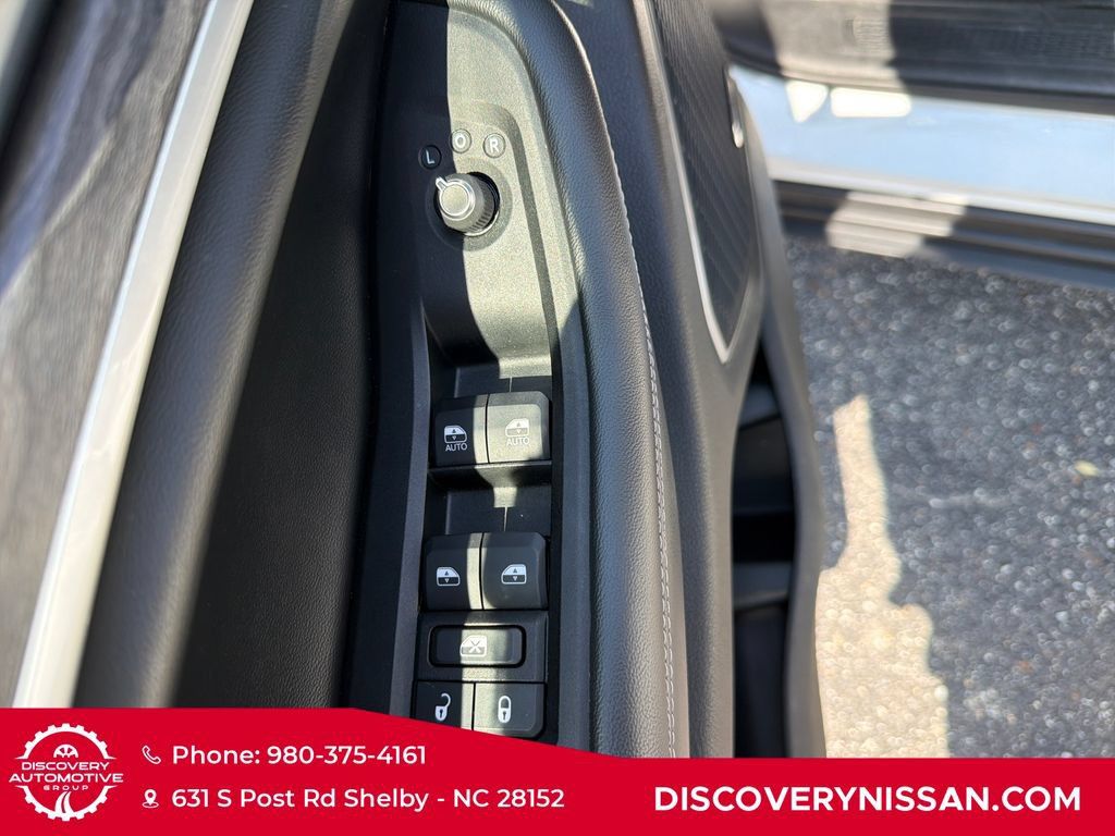 Used 2022 Jeep Grand Cherokee Limited AWD/4WD image 12