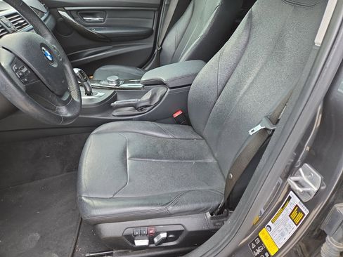 Used 2018 BMW 320i xDrive Sedan image 10