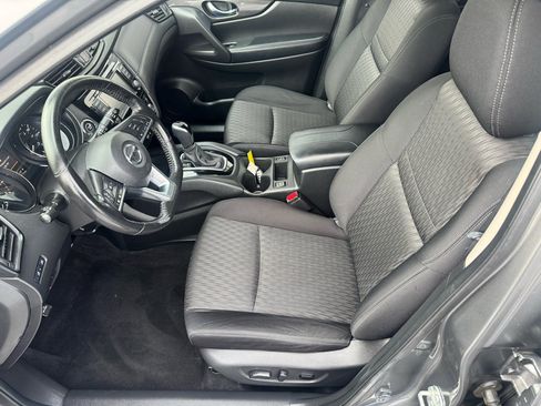 Used 2019 Nissan Rogue SV image 8