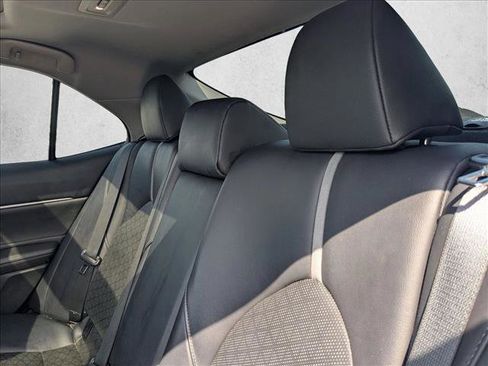 Used 2018 Toyota Camry XSE FWD image 16