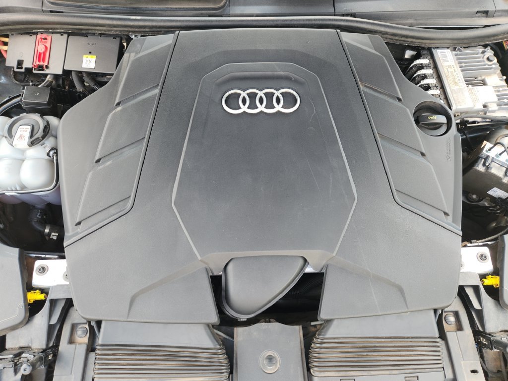 Used 2021 Audi Q8 Prestige AWD/4WD image 31
