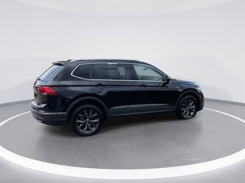 Certified 2022 Volkswagen Tiguan SE image 8