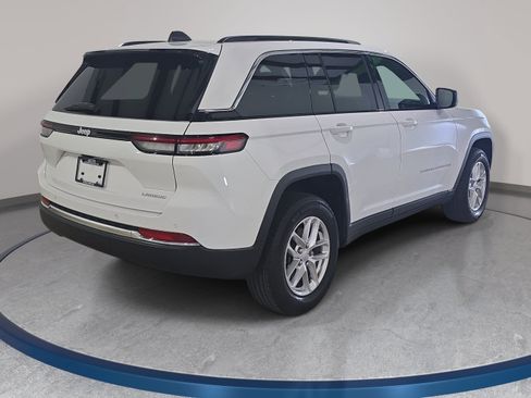 Used 2024 Jeep Grand Cherokee Laredo X w/ Luxury Tech Group I RWD image 6