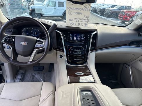 Used 2016 Cadillac Escalade Premium image 17