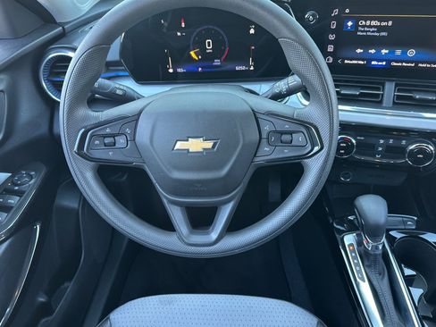 Used 2024 Chevrolet Trax LT image 17