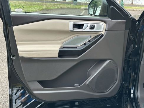 Used 2020 Ford Explorer Platinum image 22